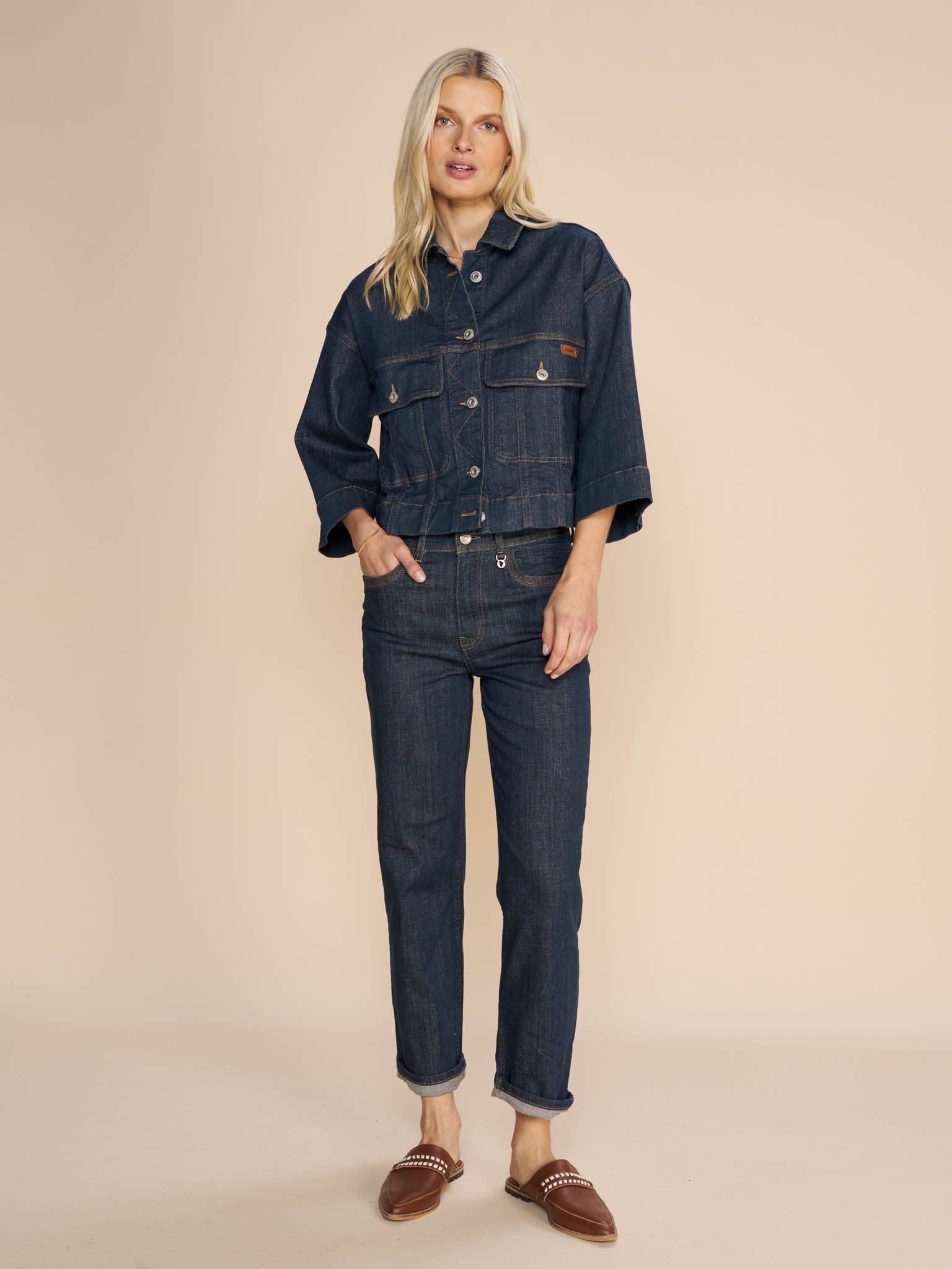 Modelshot / Dark Blue / Detail